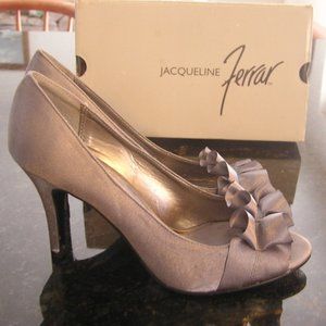 Jacqueline Ferrar pewter 3" heels